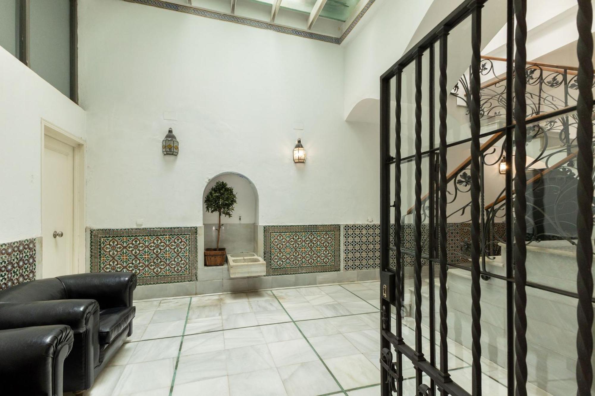 Charming 2 Bedroom Boutique Triplex Apartment With Private Terrace At Seville City Center By Ocityzen エクステリア 写真